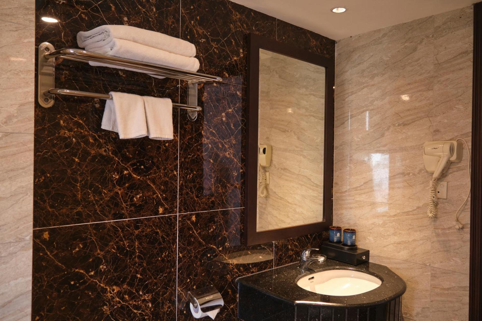 Minasi Premium Hotel Hanoi Exteriör bild